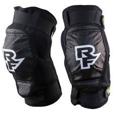 RACEFACE Pair Knee Guards KHYBER Black Size M (AA511003)